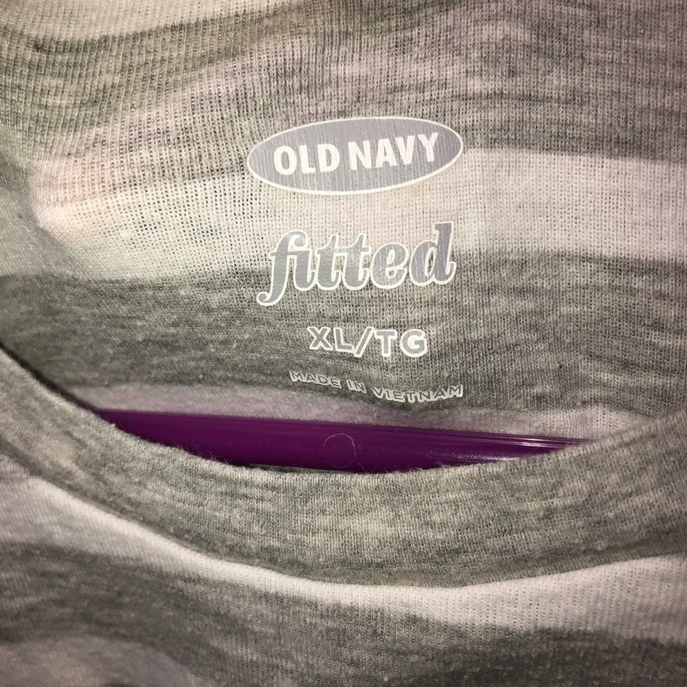 5/$25 Old Navy fitted size XL gray & white striped shirt